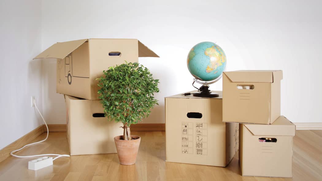 Wann dürfen Mieter länger bleiben? Eine grundsätzlich leer geräumter Raum, in dem einige Kartonschachteln stehen.