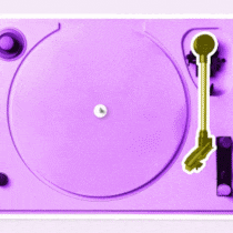 Hier sind unsere Herzschmerz-Songs Beobachter Schöner Scheiden: Eine mit einem gebrochenen Herzen versehene Vinylscheibe wird auf einen Plattenspieler gelegt.