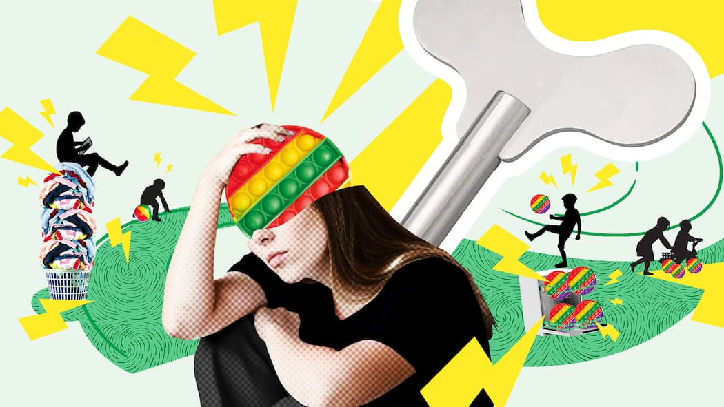 Das Burn-out der Mütter Eine Frau mit Spielzeugkopf und Drehschlüssel im Rücken vor schemenhaften Kindern und gelben Blitzen. Was man gegen Eltern Burnout tun kann.