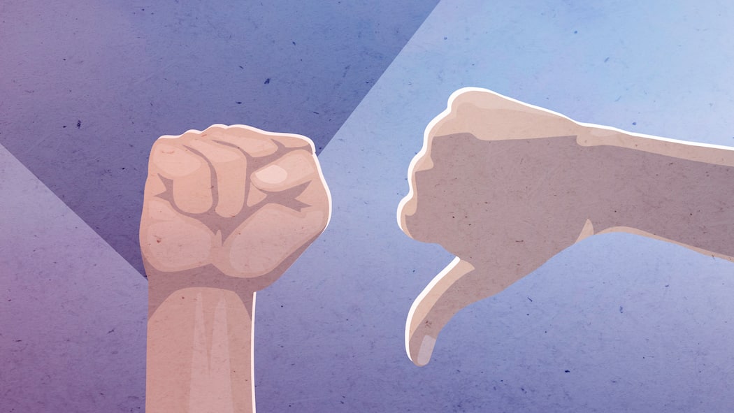 Der soziale Kitt bröckelt Faust und Hand mit Daumen nach unten