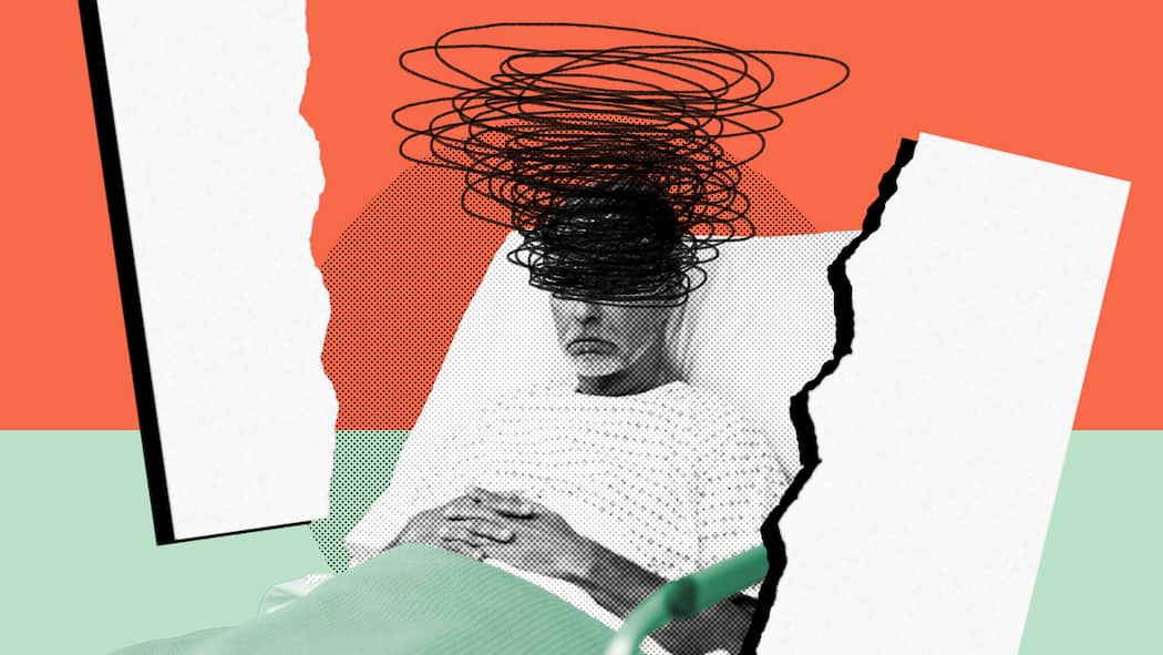 Gekündigt trotz Krankschreibung – ist das erlaubt? Ein Patient liegt auf einem Spitalbett, auf und über seinem Kopf sind wilde eliptische Formen mit einem Stift gemalt. Wenn Arbeitnehmende wegen einer Krankheit oder aufgrund eines Unfalls länger ausfallen, kann ihnen gekündigt werden. Das sind ihre Rechte bei einer längeren Arbeitsunfähigkeit.
