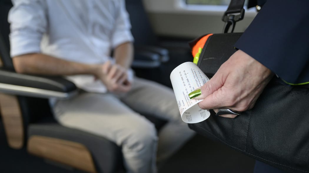Wegen ÖV-Busse ins Gefängnis? Das will ein Verein verhindern Billettkontrolle im ÖV - 5000 Menschen treten jedes Jahr eine Haftstrafe an, weil sie eine ÖV-Busse nicht zahlen können. «Das ist eine Minusrechnung für die ganze Gesellschaft», sagt ein Verein und sammelt jetzt Geld für Betroffene