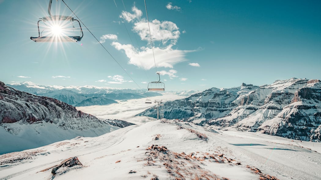 Die Skigebiete heben die Preise an Aussicht vom Skilift aus im Leukerbad. In fast allen Skigebieten steigen die Preise, ausser in Andermatt. Leukerbad: vier Franken mehr für 13 Bahnen und 53 Pistenkilometer.
