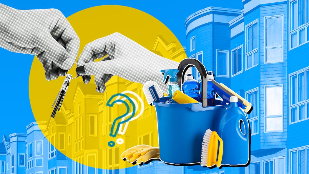 Wie die Wohnungsübergabe problemlos klappt Zwei Hände, die einen Wohnungsschlüssel übergeben, daneben ein Putzeimer vor einer Hausfassade - Was Sie vor einer Wohnungsübergabe wissen sollten und welche Rechte Mieterinnen und Mieter in der Schweiz haben.