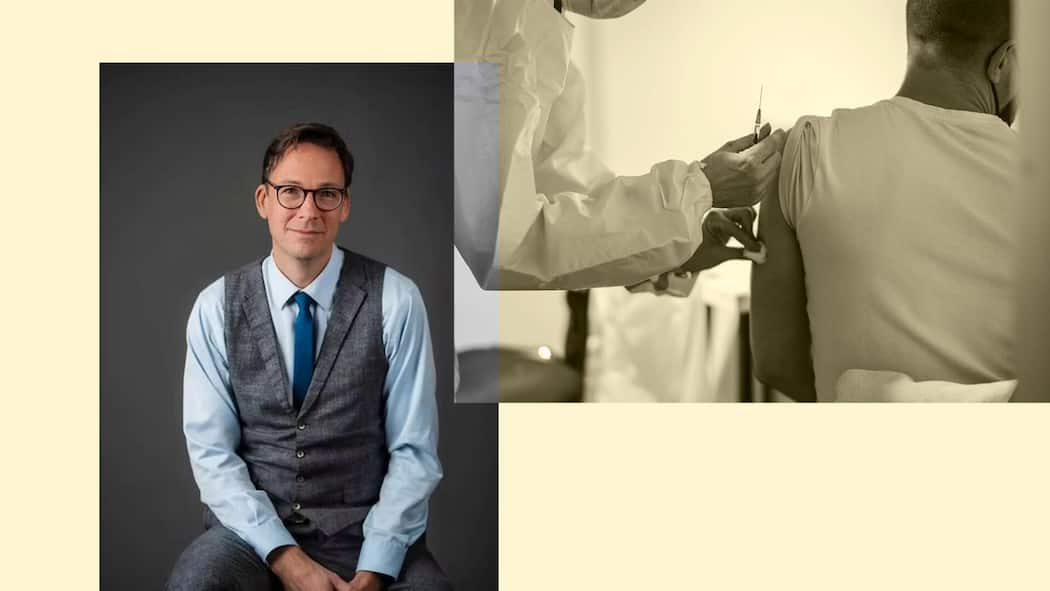 «Eine Impfpflicht ist nur dann ethisch vertretbar, wenn ...» Collage Beobachter Interview mit Jürg C. Streuli zum Thema: St. Gallen plant Impfpflicht mit 20'000 Franken Busse: Interview mit Jürg Streuli, Stiftung GesundheitskompassGettyImages-1323893197: Young man gets covid vaccine in medical clinic. Docto…