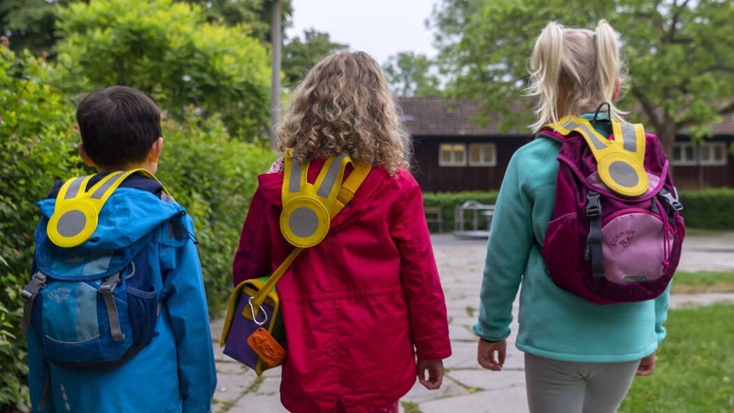 40 Minuten Schulweg sind für Erstklässler zumutbar Kinder auf dem Weg zum Kindergarten. Beim Schulweg muss man nicht alles hinnehmen. Der Beobachter sagt, was Betroffene unternehmen können.