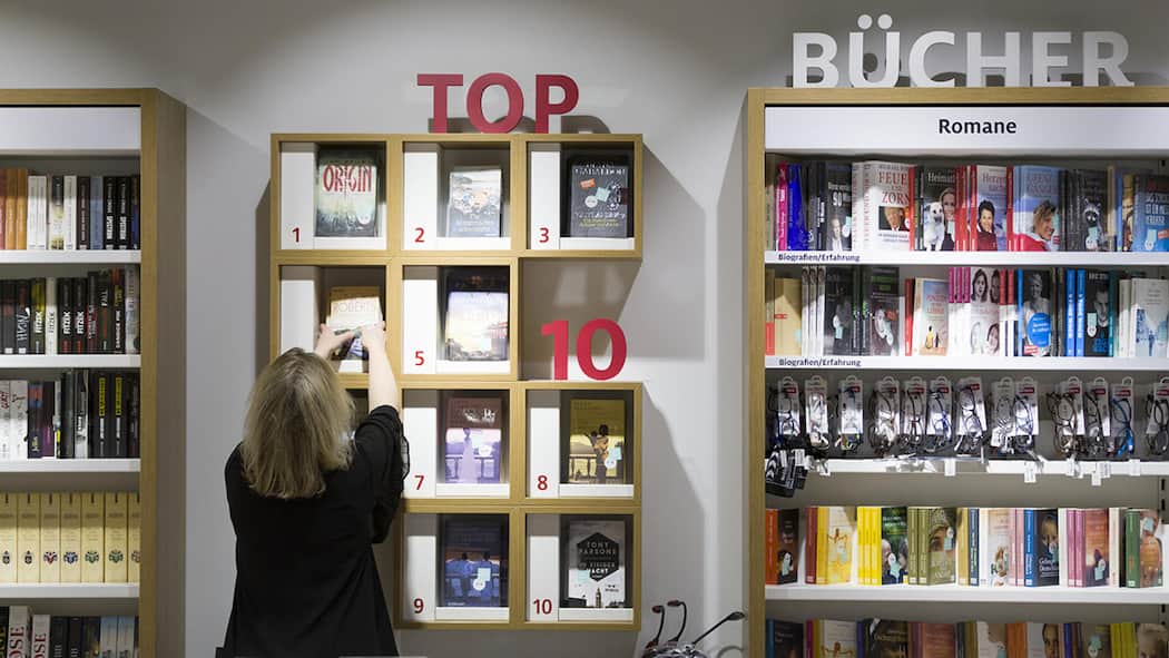 Migros schliesst Ex Libris – hier finden Sie noch günstige Bücher Blick in Ex-Libris-Laden - Die Migros schliesst alle Filialen von Ex Libris, das Sortiment wandert zu Galaxus. Was heisst das für die Kundinnen? Ein Preisvergleich zeigt, wo Sie günstig an Lesestoff kommen