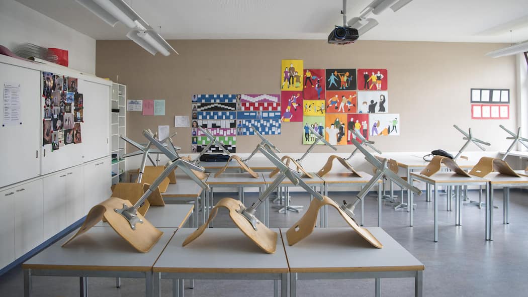 Lehrerverband fordert verbindliche Hitzeregeln an Schulen The class room of secondary school class 3b, pictured at the Sereal schoolhouse of the Public School Suhr, Canton of Aargau, Switzerland, on June 25, 2018. The Public School Suhr consists of kindergartens, primary schools and senior classes. (KEYSTON…