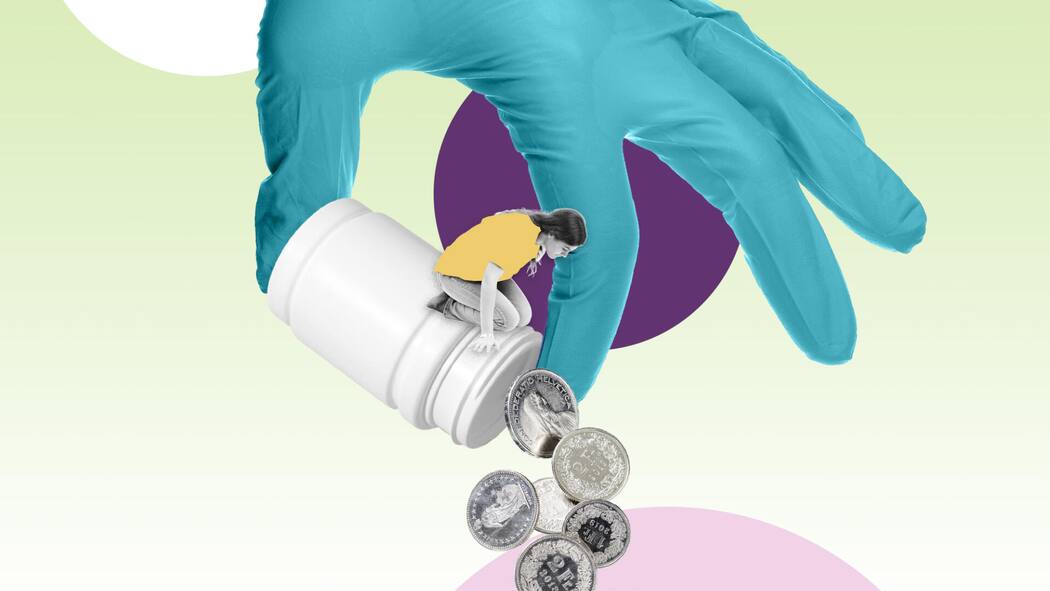«Es ist ein Irrsinn, 28 von 30 Tabletten einfach wegzuwerfen» Illustration mit Tablettenpackung und Münzen - Eine Frau muss im Vorfeld einer Darmspiegelung zwei Tabletten eines abführenden Medikaments einnehmen. Die Tabletten gibts aber nur in der 30er-Packung. Der Rest landet im Abfall