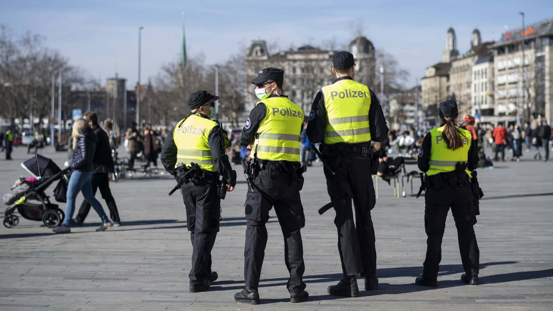 NRW-Polizisten bekommen blaue Dienstausweise