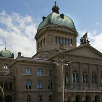 Wer zieht im Bundeshaus die Fäden? Aussenansicht Bundeshaus Bern, Rüstungslobby