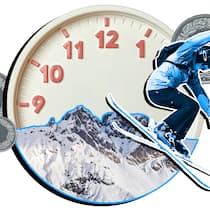 Mit dem Beobachter günstiger auf die Piste Ein Skifahrer vor einer Uhr mit Bergpanorama und Münzen. Skigebiete verlangen dynamische Preise