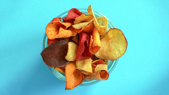 Gemüsechips in Schale