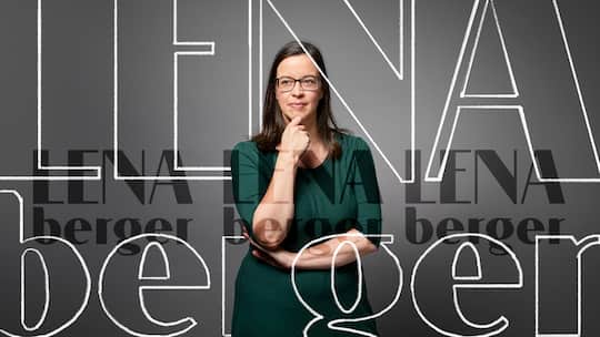 Lena Berger und das Logo des gleichnamigen Shops, der nichts mit ihr zu tun hat; Phantom-Shop in Luzern Vor Lena Berger wird gewarnt Vor Identitätsdiebstahl ist niemand sicher. Auch die stellvertretende Chefredaktorin des Beobachters nicht. Ein Shop mit ihrem Namen steht auf der Warnliste der Stiftung für Konsumentenschutz.