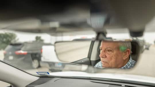 Ein 87-Jähriger fährt in Sedrun eine Lehrerin tödlich an. Der Fall löst eine Debatte aus: Braucht es strengere Fahrtests für ältere Autofahrer?