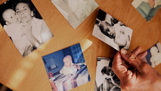 Später verschwanden sie: Pflegekinder, die in der Familie von Zeitzeugin Erica B. aufgenommen worden waren.