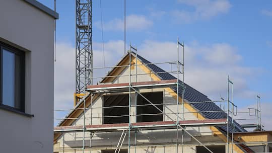 Duisburg, North Rhine-Westphalia, Germany - residential construction in a new development area, new development neighborhood with single-family houses, semi-detached houses and apartment buildings.