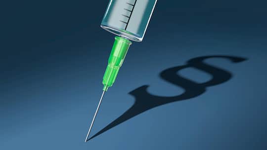 Impfung und Recht Symbolbild zum Thema Impfpflicht. *** Vaccination and law Symbolic image on the subject of compulsory vaccination