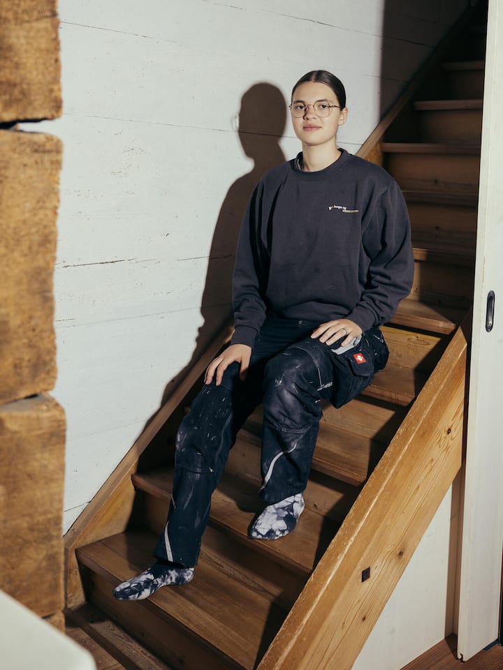 Mogelsberg 28.10.2025KI kann mich mal – ich werde HandwerkerRosa Krapf, ist in der Lehre zur Schreinerin.Fotografiert am 28.10.2025 in Mogelsberg.© Samuel Schalch