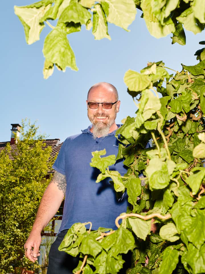 Und plötzlich werden Ferien möglich Porträt von Thomas Diethelm - Sommerzeit ist Ferienzeit – wenn man es sich leisten kann. Damit auch Menschen am Existenzminimum ihre Batterien aufladen können, springt die Stiftung SOS Beobachter ein